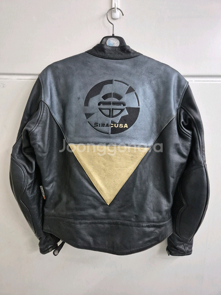 AKITO 가죽 자켓 블랙 42사이즈--1