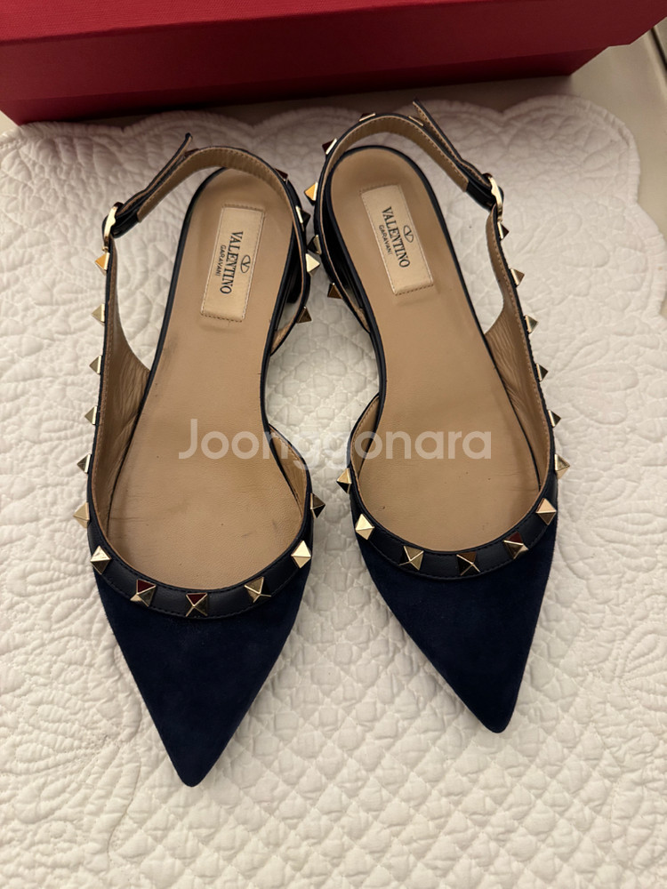 발렌티노 락스터드 플랫슈즈--1