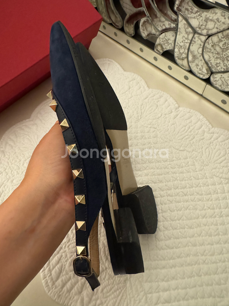 발렌티노 락스터드 플랫슈즈--2