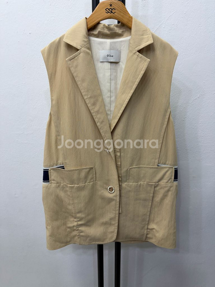 정품) O2ND 오즈세컨 한섬 22ss 레터링 베스트 자켓 76--1
