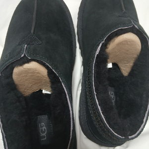 UGG 어그 뉴만 블랙 270 새 상품