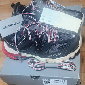 새상품/ 발렌시아가 트랙 트레이너 블랙 레드 /100%