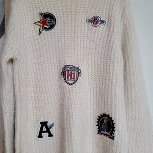 패치 앙고라 니트스웨터