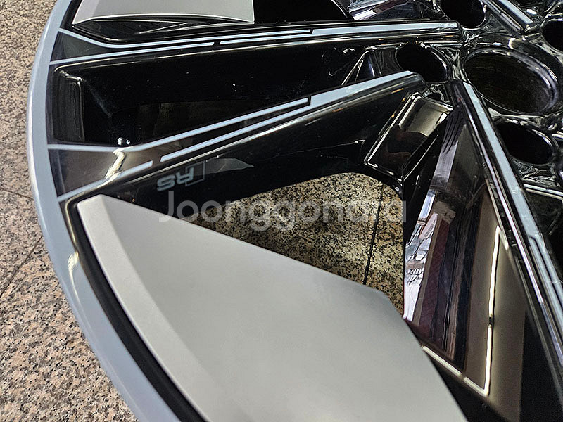 아우디 이트론 GT RS 정품 21인치 후륜용 휠 한개--2