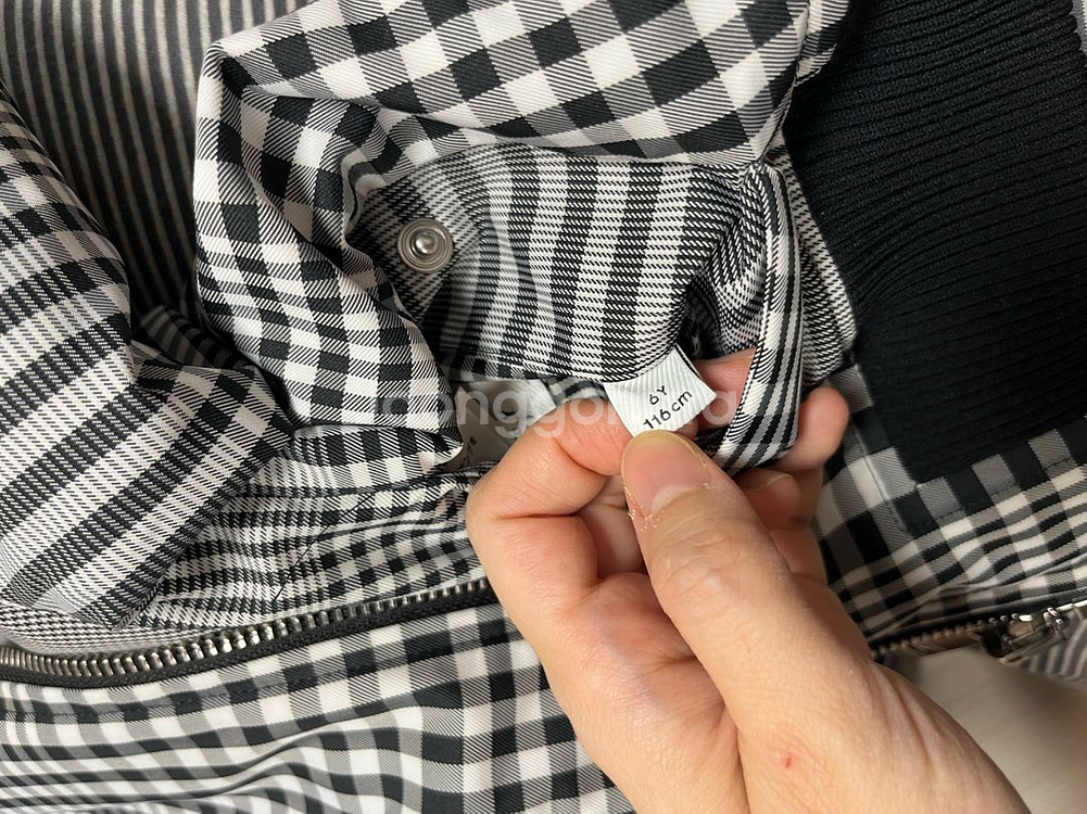 버버리 키즈 체크 바람막이 자켓--4