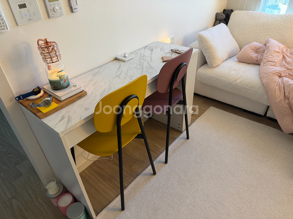 리바트소형테이블 및 까사미아의자셋트 판매--1