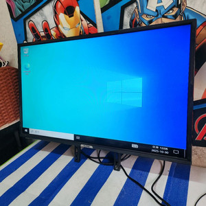 클라인즈 32인치 HD TV / 리모컨. 발없어요