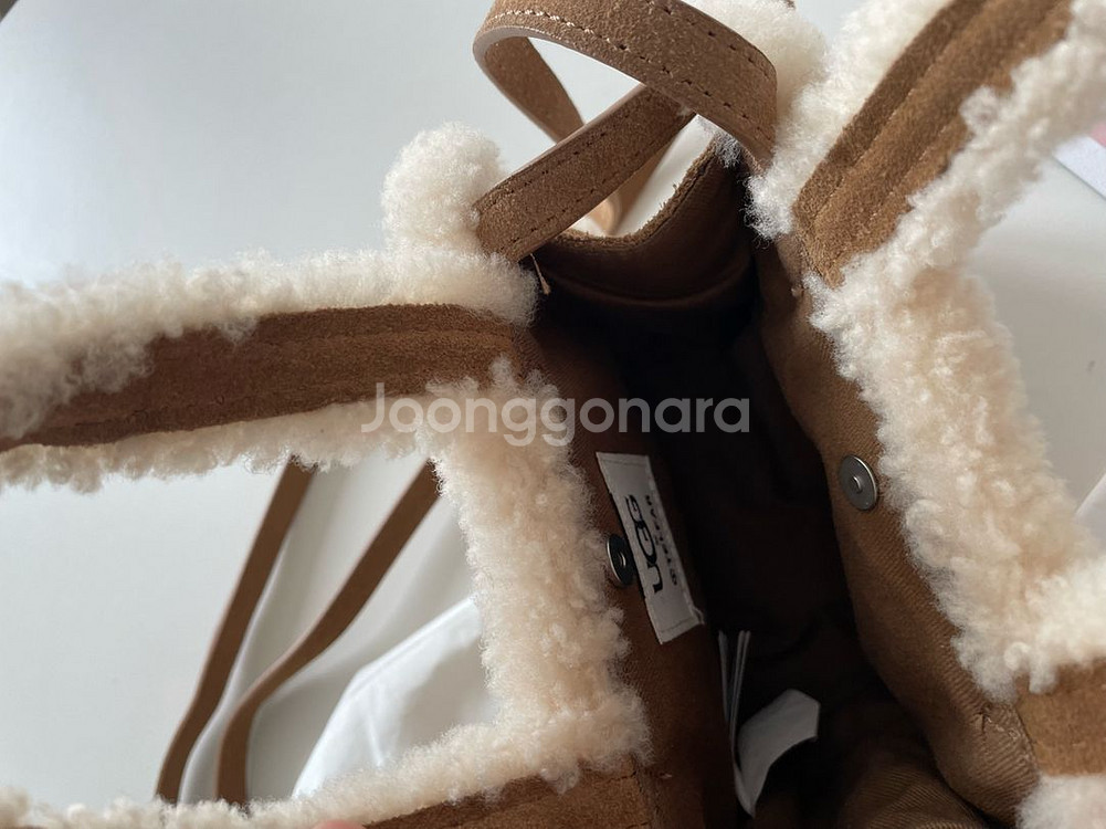 텔파 x 어그 스몰 쇼핑백 체스트넛--9