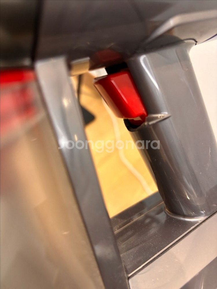 다이슨 국내 정품 V8 진공 무선 청소기--8