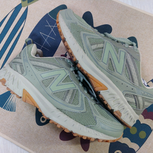 뉴발란스 410 운동화 (240)