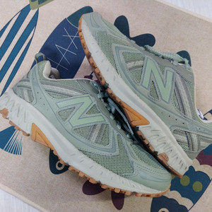 뉴발란스 410 운동화 (240)