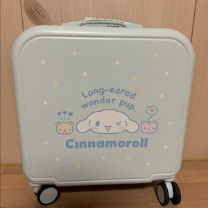 시나모롤 18인치 캐리어. 새상품