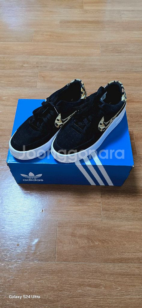 (여.225) 나이키 여성 운동화. 나이키 에어포스1--1