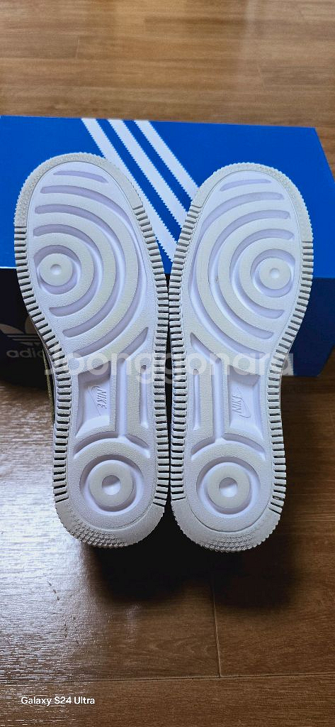 (여.225) 나이키 여성 운동화. 나이키 에어포스1--4