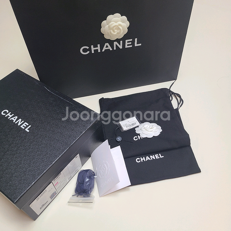 정품 샤넬스니커즈 35 1/2(반)--5