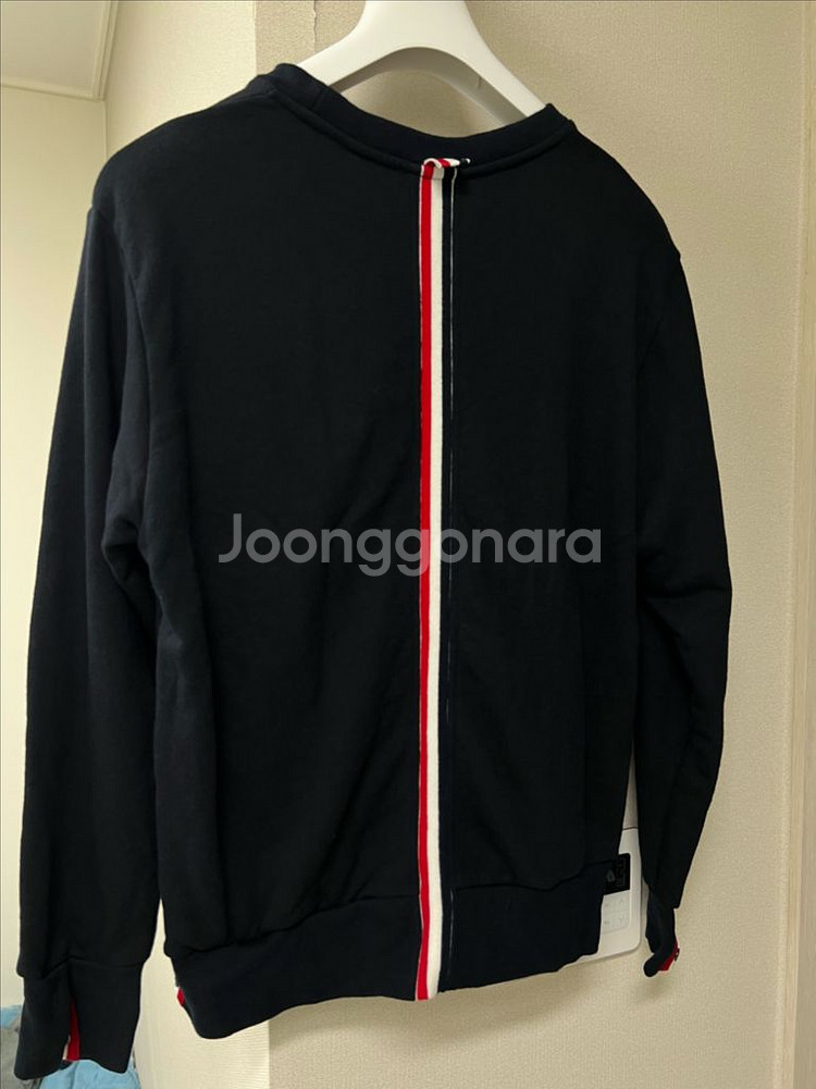 톰브라운 백삼선맨투맨 2사이즈--1