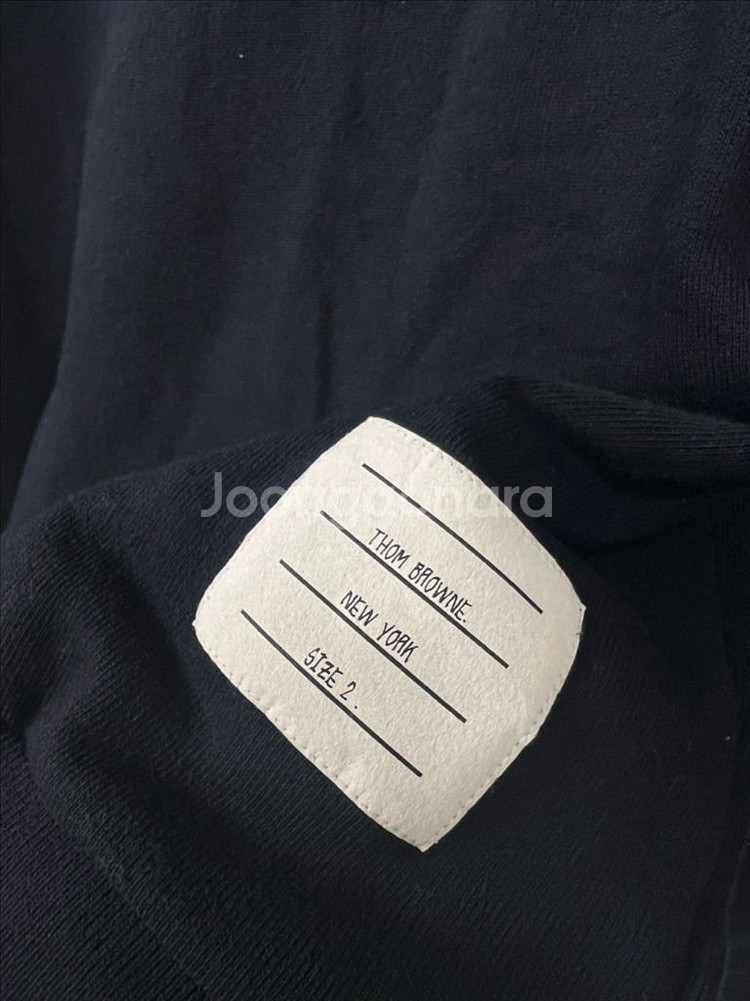 톰브라운 백삼선맨투맨 2사이즈--2