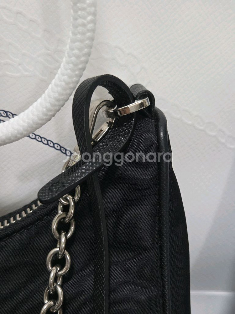 [새상품급] 프라다 리에디션 은장 체인 호보백--2