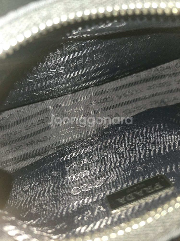 [새상품급] 프라다 리에디션 은장 체인 호보백--8