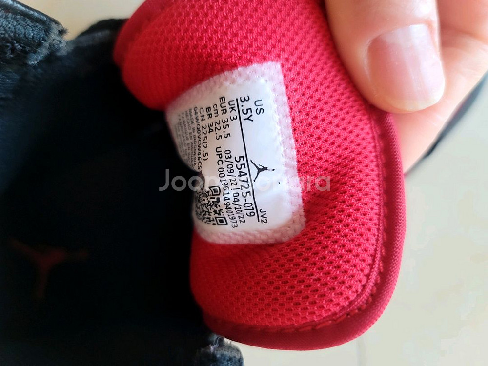 NIKE 에어 조던 1 미드 블랙 파이어 레드--3