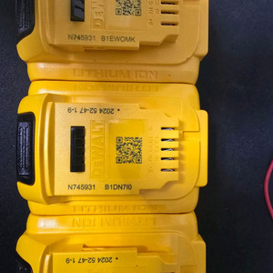 디월트 충전 배터리 DCB184 20V 5A 2개 일괄