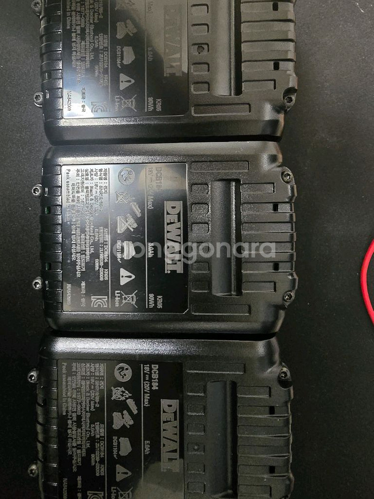 디월트 충전 배터리 DCB184 20V 5A 2개 일괄--2