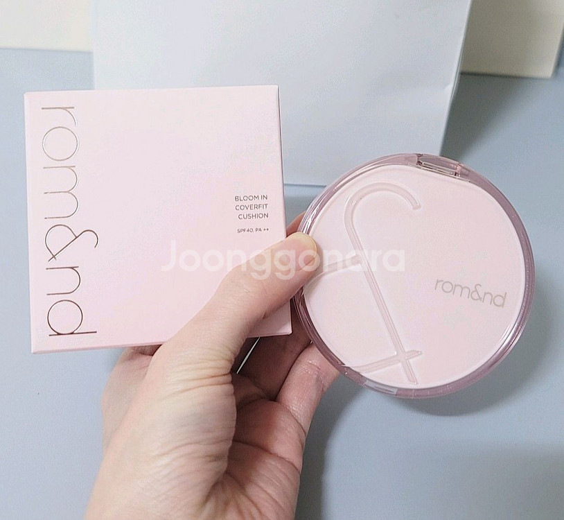 롬앤 블룸인커버핏 쿠션팩트 23호 새것--0
