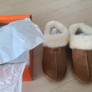 UGG 아니카 슬리퍼 9L(250~255)사이즈 새제품 택포