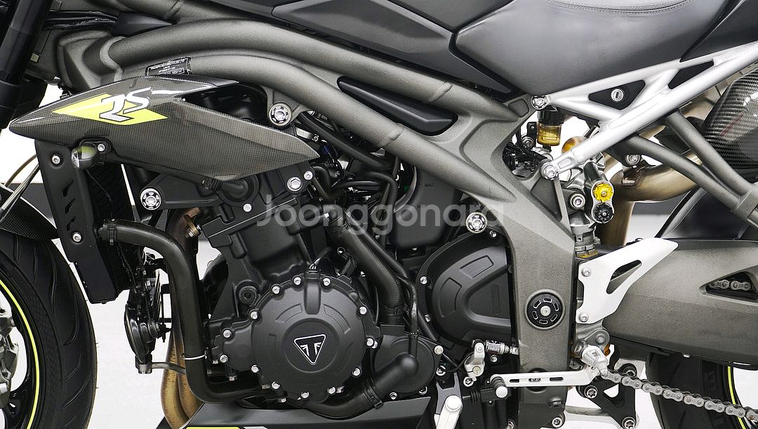 트라이엄프 스피드트리플 1050rs--2