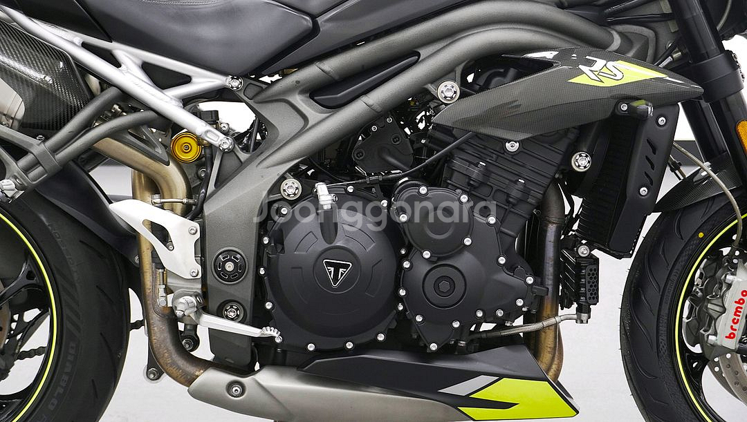 트라이엄프 스피드트리플 1050rs--5