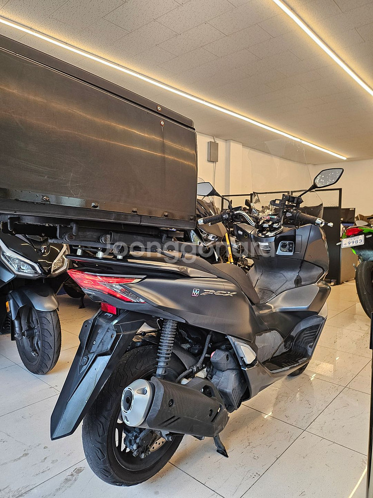 상태 최상 21년 1.9만km pcx125 판매합니다--4