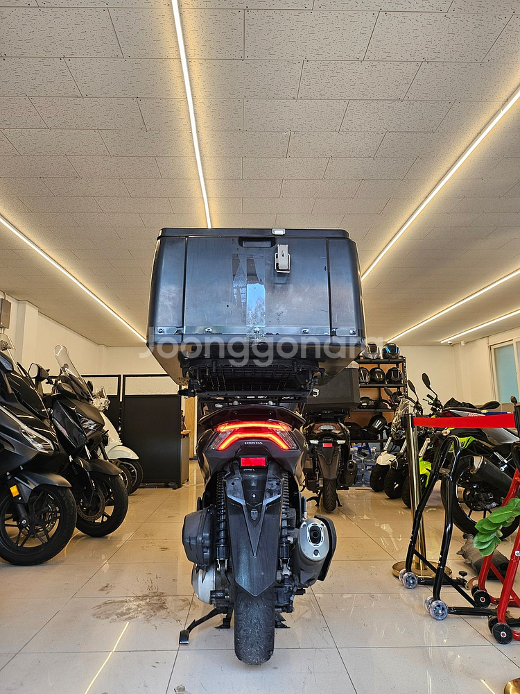 상태 최상 21년 1.9만km pcx125 판매합니다--5