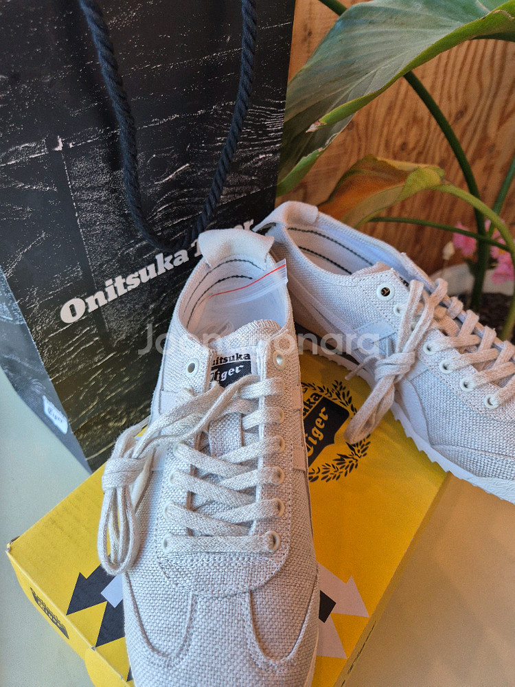 새상품) 오니츠카 타이거 멕시코 66 sd 235사이즈--0