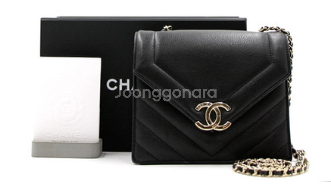샤넬 19시즌 쉐브론 플랩 체인 숄더백--0