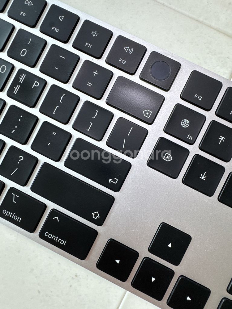 애플 매직키보드 터치 ID (A2520)--1