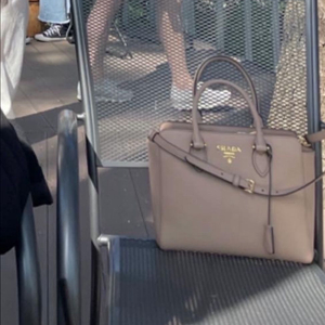 프라다 사파이노 토트백 베이지(연핑크)