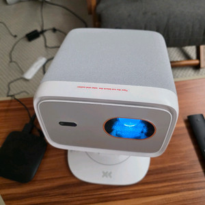 레노버 100p 샤오신 프로젝터+미박스 판매합니다.