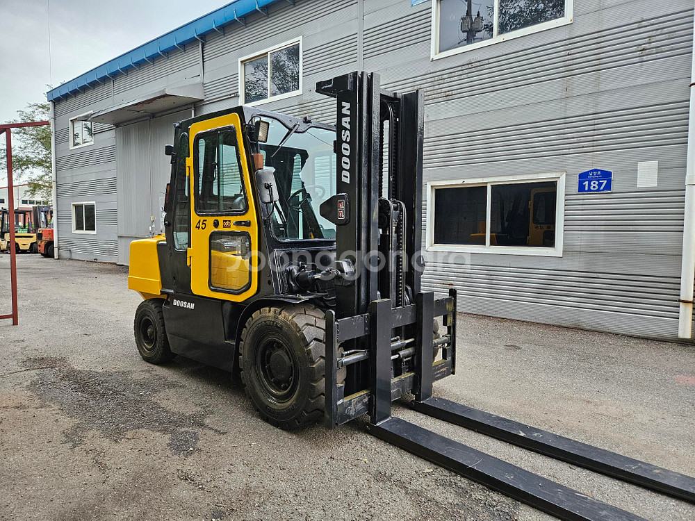 [중고지게차] 두산 노랭이 D45S-2 4.5톤 3단 디젤지게차--1