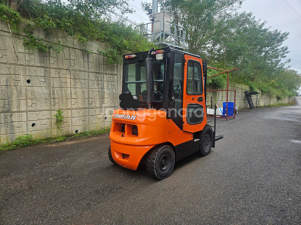 [중고지게차] 두산 D25S-5 2.5톤 디젤지게차 판매--2