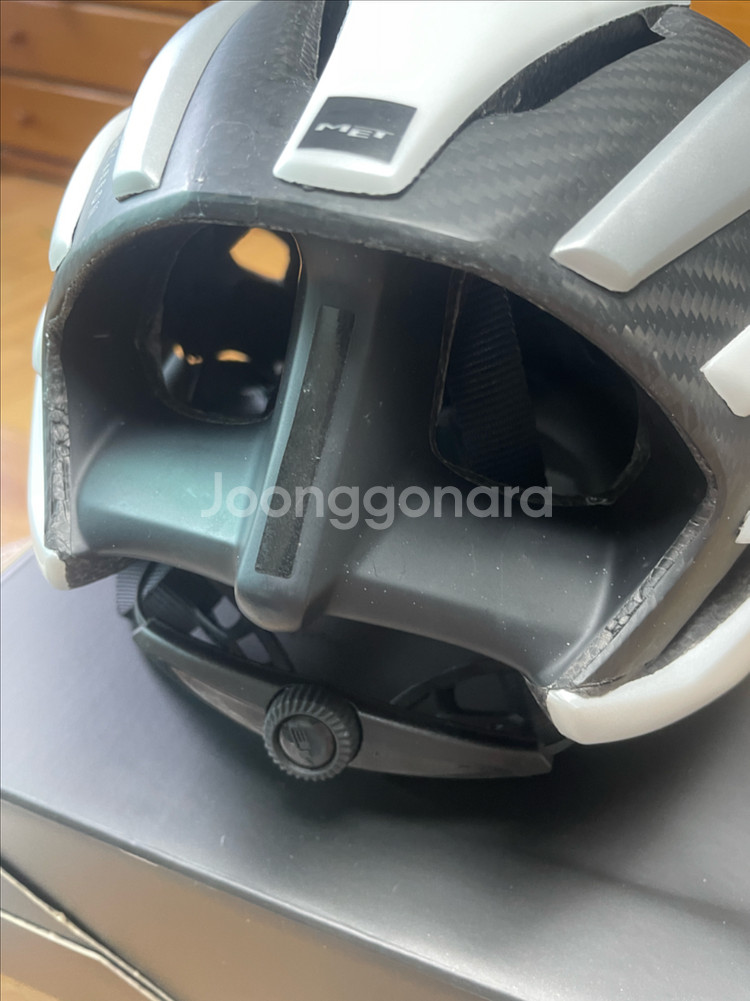 MET 트렌타 3K MIPS 헬멧 화이트실버 L size 팝니다--3