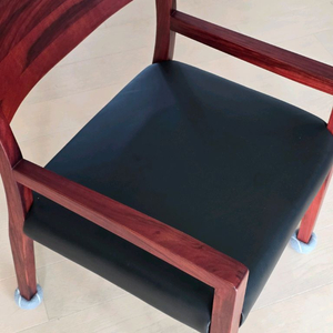 대양목재 원목의자. 2개 있어요.