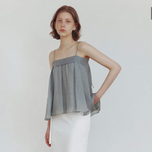 엘로주 프레리 핀턱 슬리브리스 민트 1회 착용