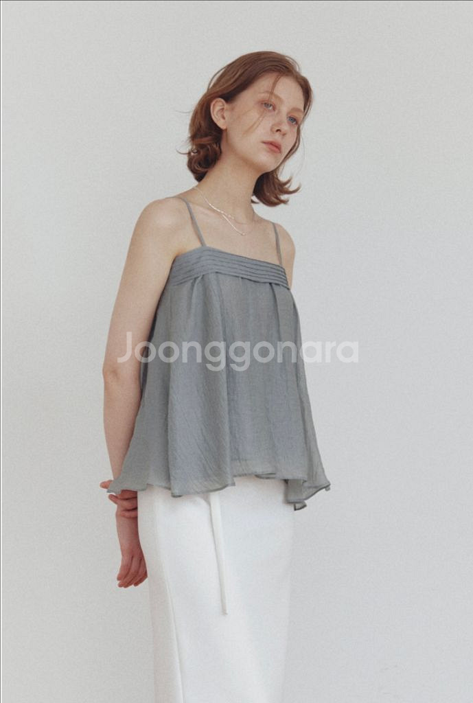 엘로주 프레리 핀턱 슬리브리스 민트 1회 착용--1