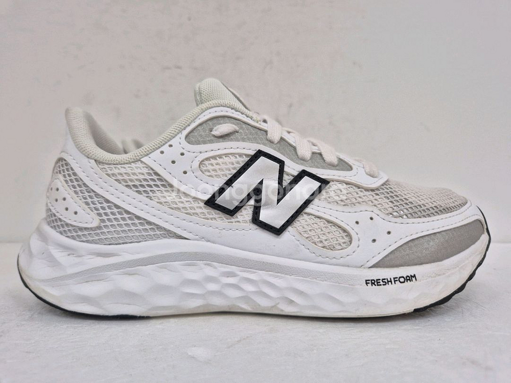 뉴발란스 여성 아리쉬 런닝화 240--0