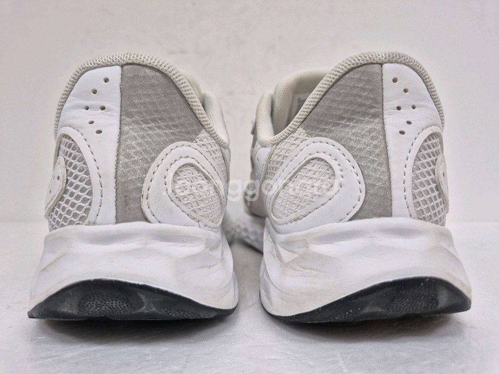 뉴발란스 여성 아리쉬 런닝화 240--5