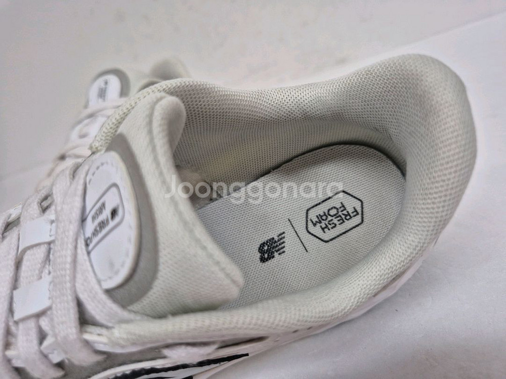 뉴발란스 여성 아리쉬 런닝화 240--7