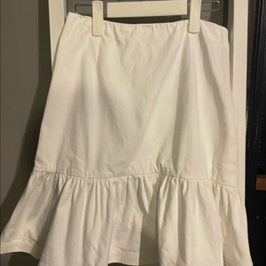 프라다 화이트 플리츠 스커트