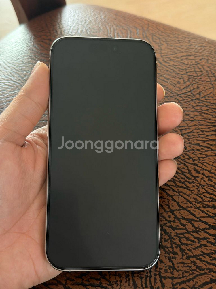 아이폰 16프로 256GB 팝니다--8