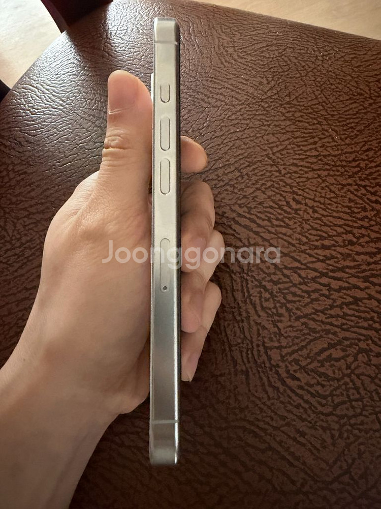 아이폰 16프로 256GB 팝니다--11