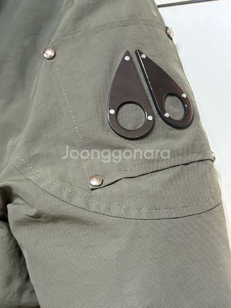 무스너클 카키색 여성 패딩 s--2